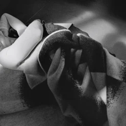 IITTALA Huopa 130x180cm luonnonvalkoinen-musta Ecru-musta New